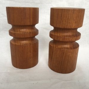 Wooden Salt & Pepper Shakes Teak?? Flat Top 4 1/2" Tall